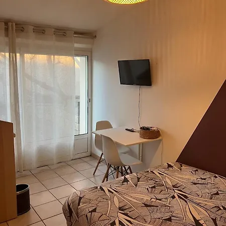 Bed & Breakfast Le Nid - Charmante Independante Et Climatisee Avec Entree Privee Centre - Proche Montpellier 3*