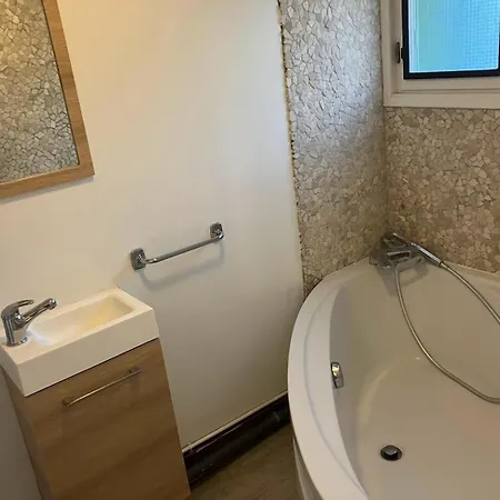Le Nid - Charmante Independante Et Climatisee Avec Entree Privee Centre - Proche Montpellier 3*